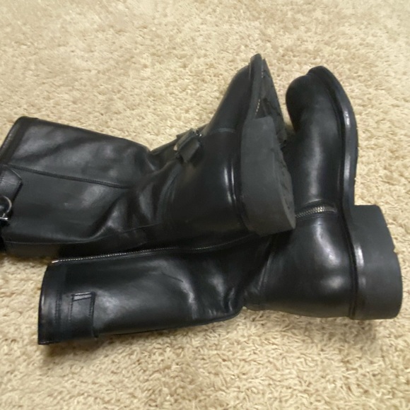 Beautiful boots for jumping on your Harley Davidson or just hanging out in jeans - Picture 4 of 6